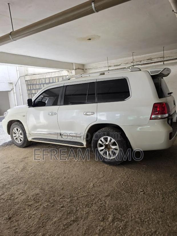 Toyota Land Cruiser 2008 White