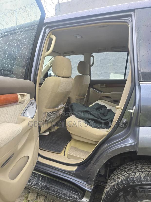 Toyota Land Cruiser 2006 Gray