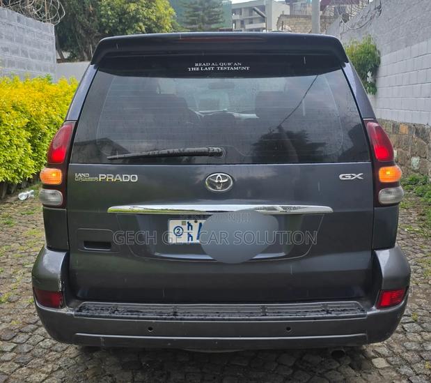 Toyota Land Cruiser 2006 Gray