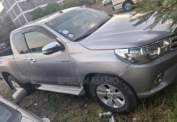 Toyota Hilux 2017 Silver