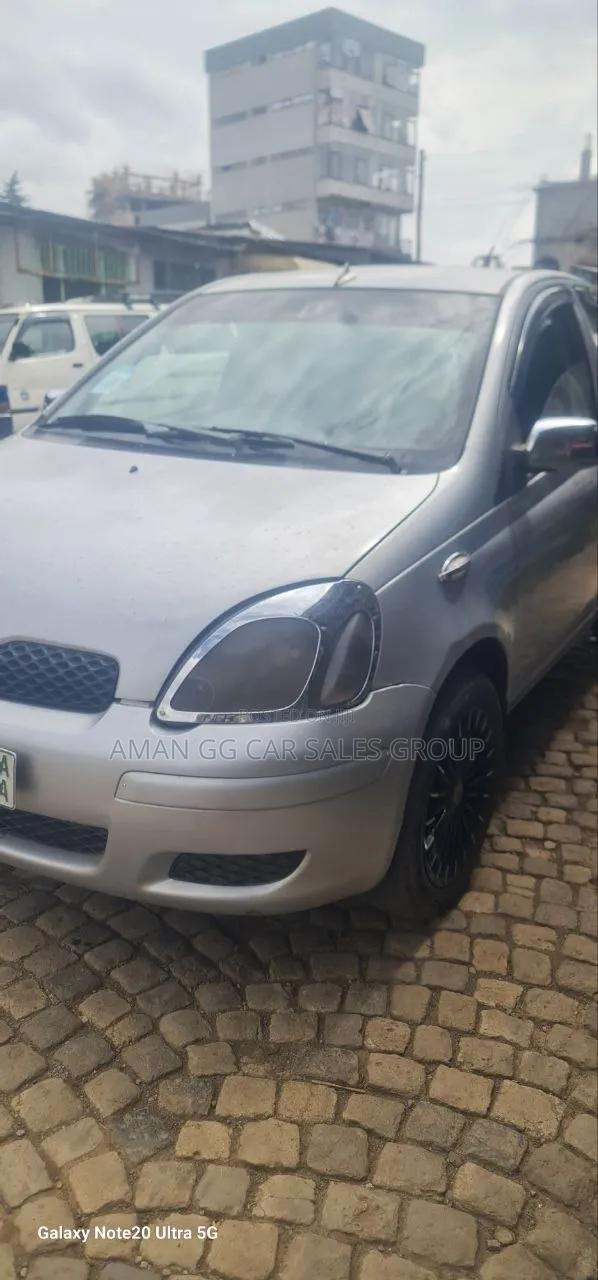 Toyota Vitz 2002 Silver