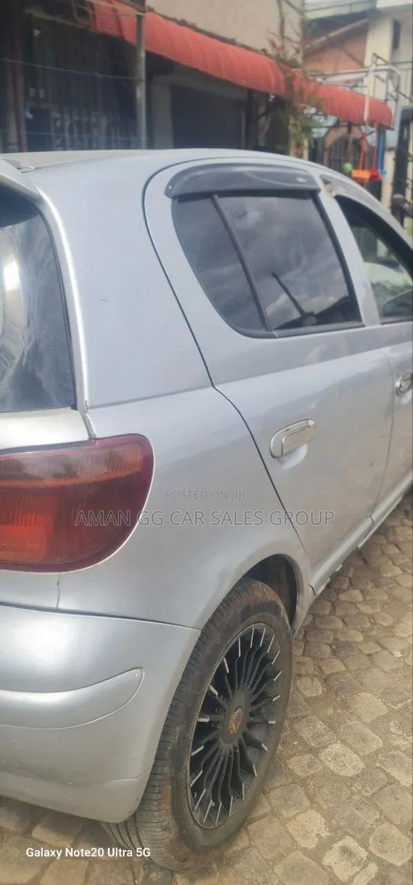 Toyota Vitz 2002 Silver