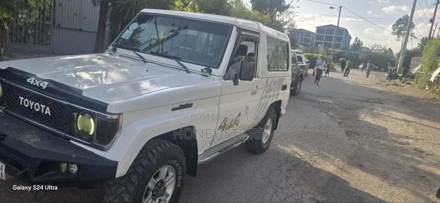 Toyota Land Cruiser 1996 White