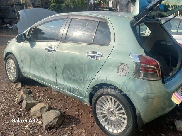 Toyota Yaris 2010 Green