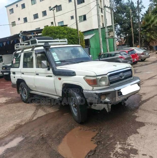 Toyota Land Cruiser 2010