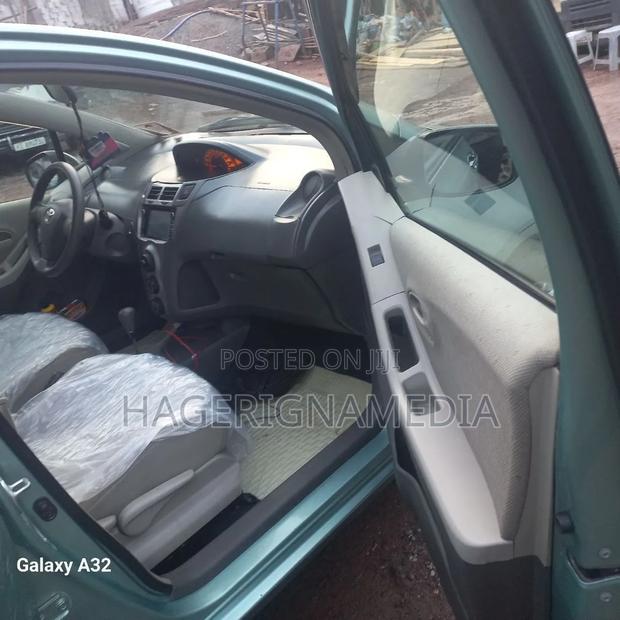 Toyota Yaris 2010 Silver