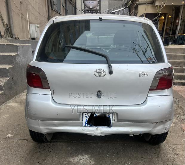 Toyota Vitz 2001 Silver