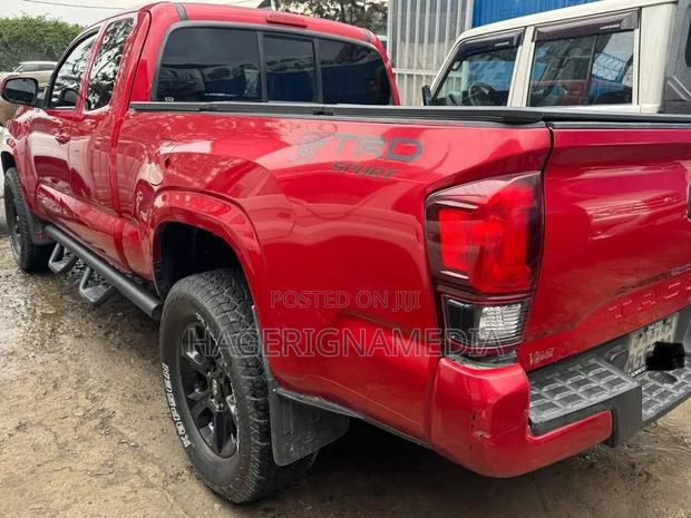 Toyota Tacoma 2018 Red