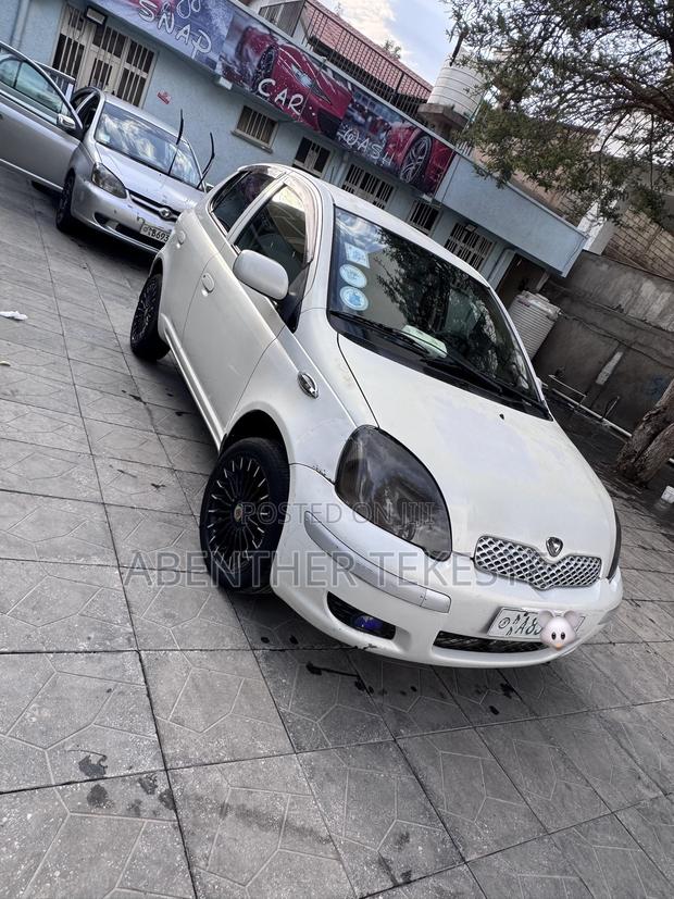 Toyota Vitz 1.0 FWD 3dr 2004 Ivory