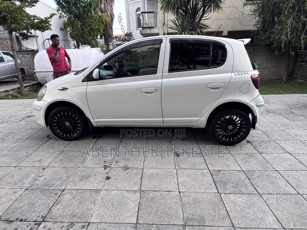 Toyota Vitz 1.0 FWD 3dr 2004 Ivory
