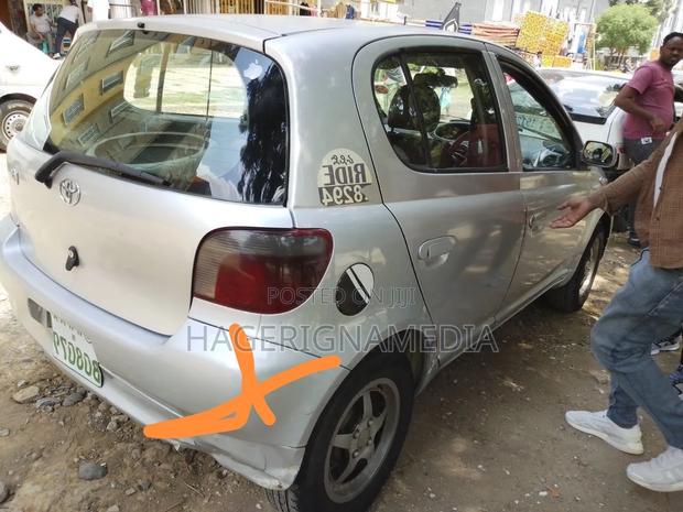 Toyota Vitz 2001 Silver