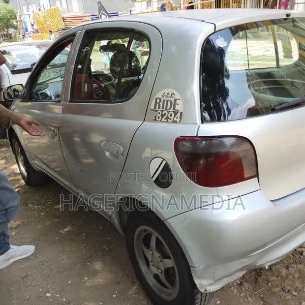 Toyota Vitz 2001 Silver
