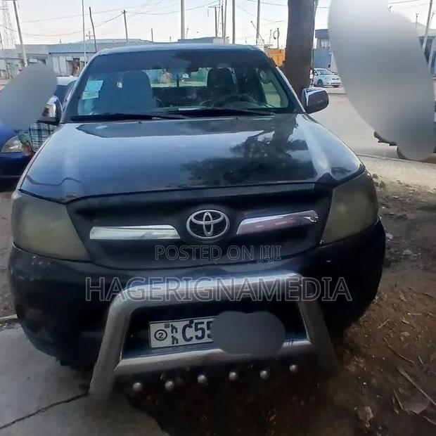 Toyota Hilux 2006 Black