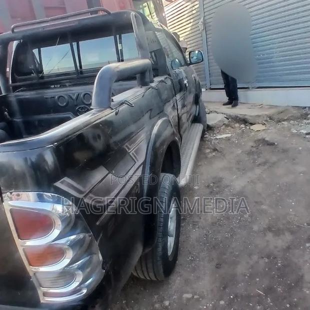 Toyota Hilux 2006 Black