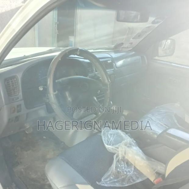 Toyota Hilux 2003 White