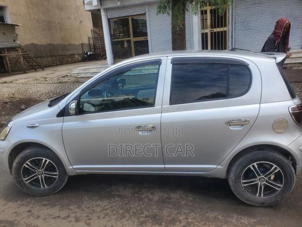 Toyota Vitz 2004 Silver