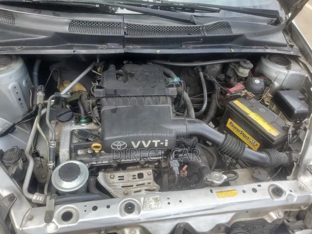 Toyota Vitz 2004 Silver