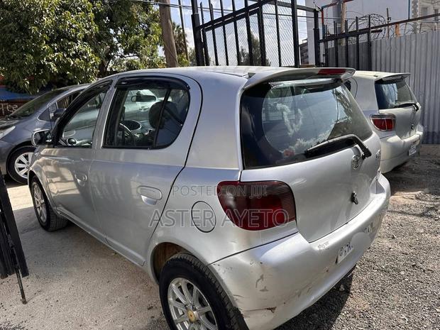 Toyota Vitz 2001 Silver