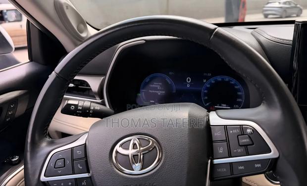 Toyota Highlander Hybrid 2023 White