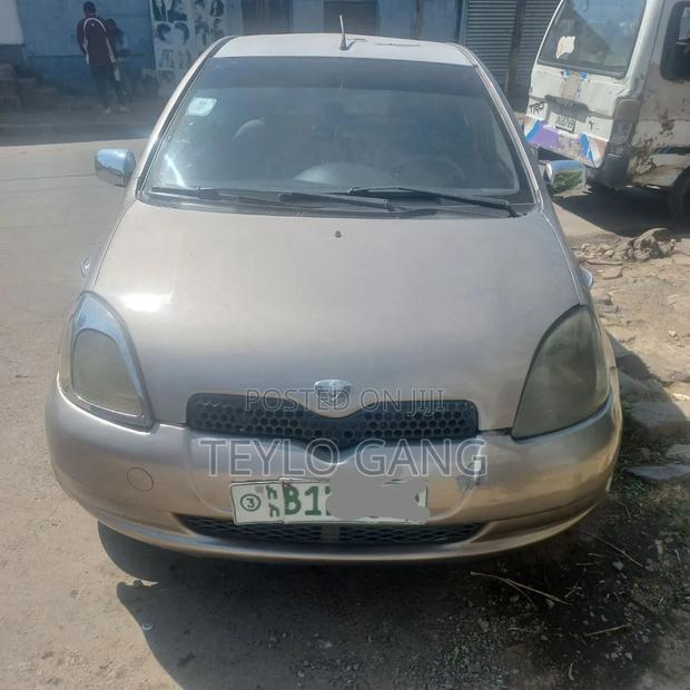 Toyota Vitz 2001 Gold