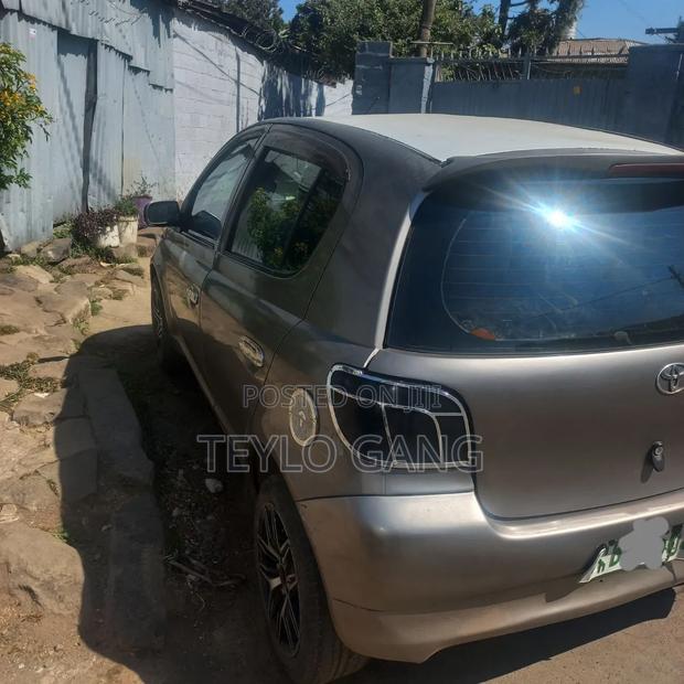 Toyota Vitz 2001 Gold