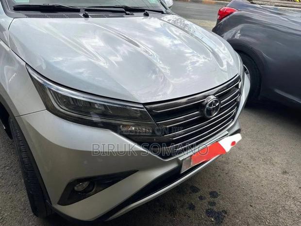 Toyota Rush 2021 Silver
