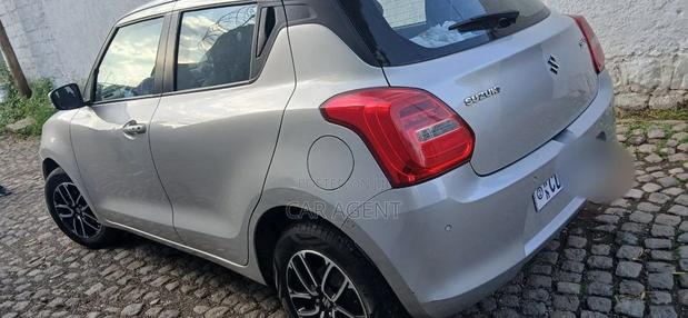 Suzuki Swift 2022 Silver