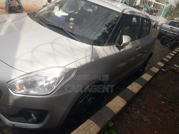 Suzuki Swift 2022 Silver