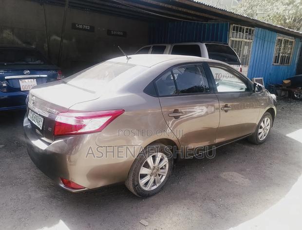 Toyota Yaris 2014 Gold