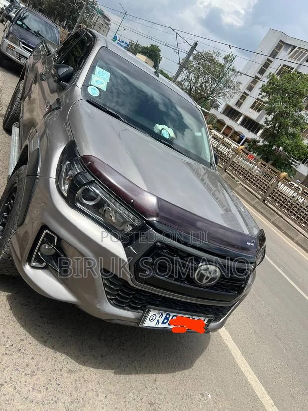 Toyota Hilux 2020 Gray