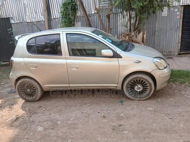 Toyota Vitz 2004 Gold