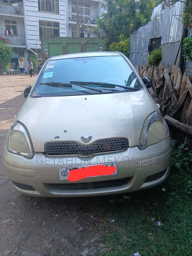 Toyota Vitz 2004 Gold
