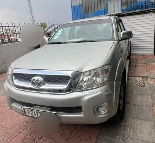 Toyota Hilux 2010 Gold