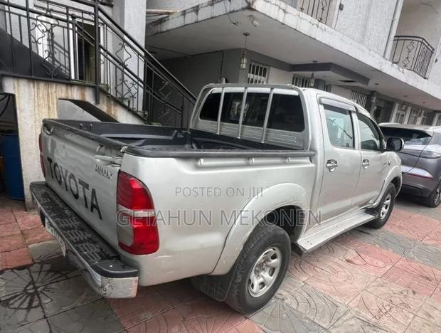Toyota Hilux 2010 Gold