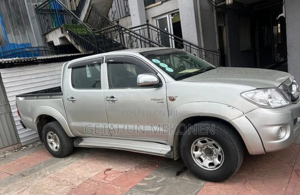Toyota Hilux 2010 Gold