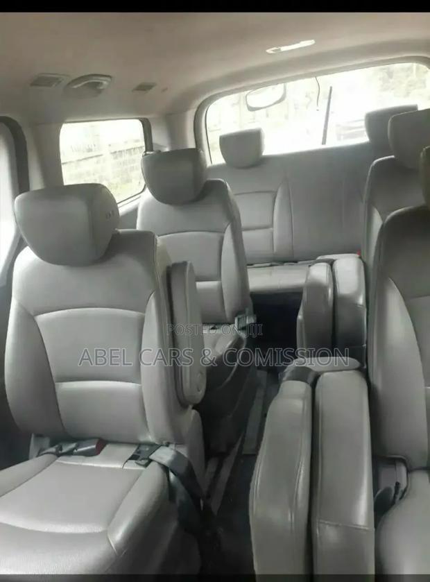 Hyundai Satellite 2010 Silver