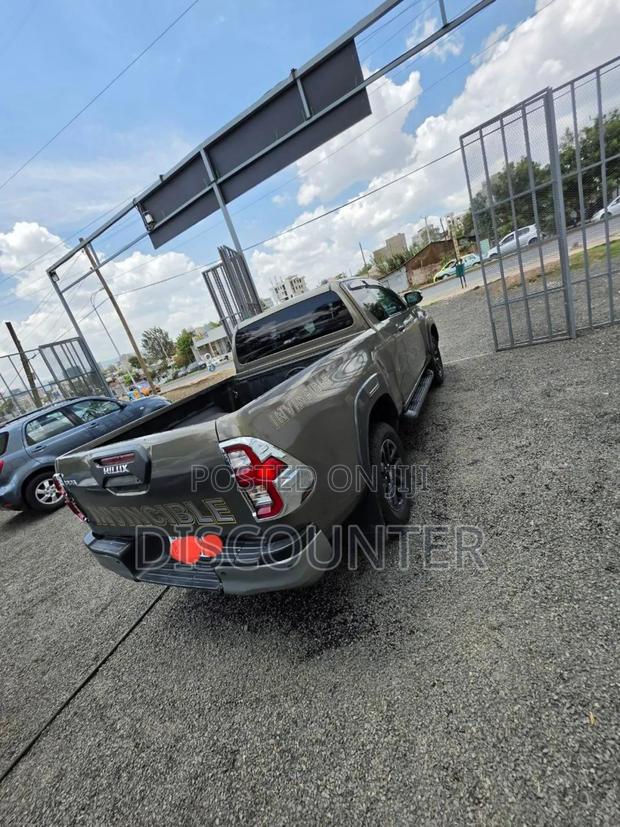 Toyota Hilux 2021 Gray
