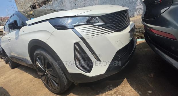 Peugeot 5008 2022 White
