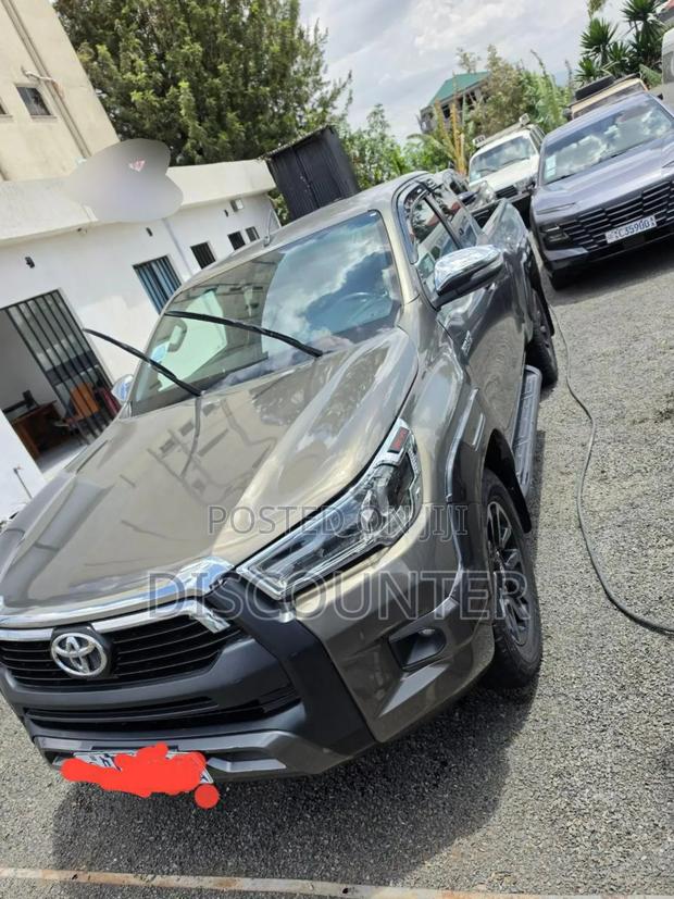 Toyota Hilux 2021 Gray