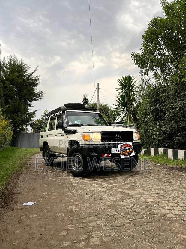 Toyota Land Cruiser 2014 White