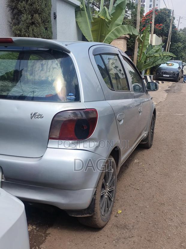Toyota Vitz 2001 Silver