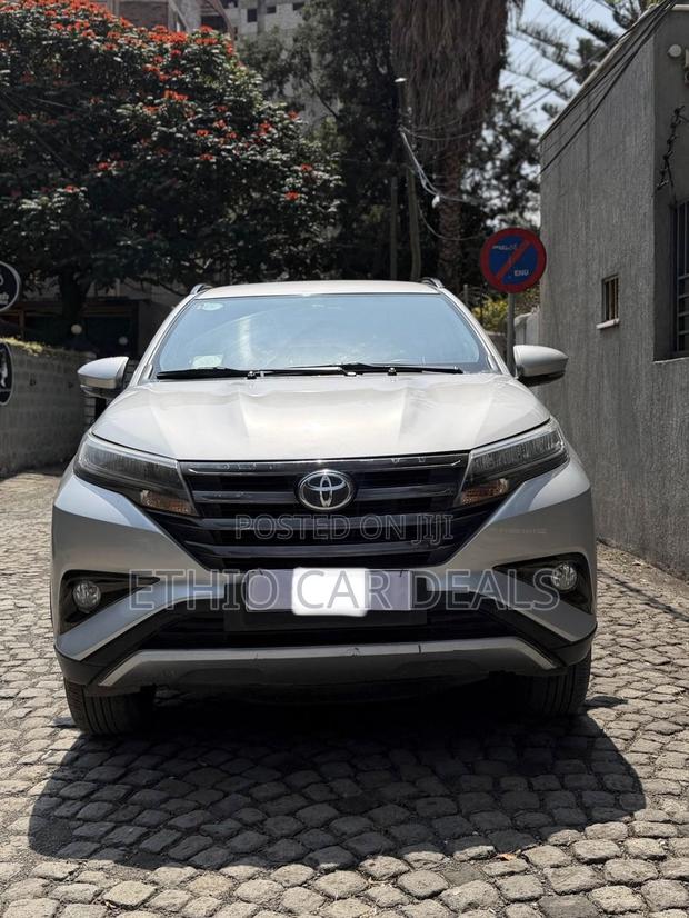 Toyota Rush 2022 Silver