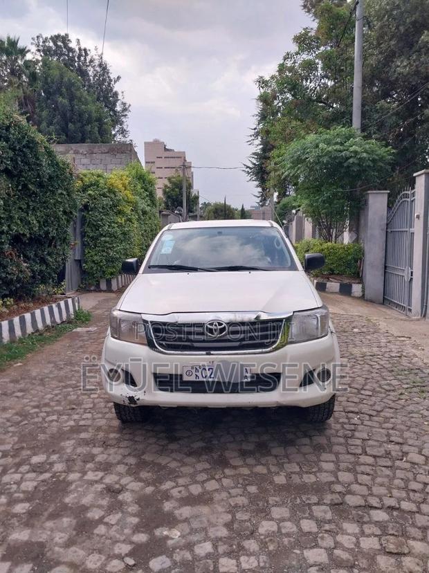 Toyota Hilux 2006 White