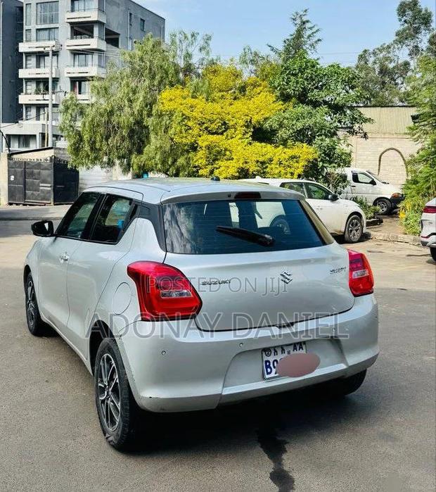 Suzuki Swift 2022 Silver