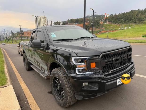 Ford F-150 XLT 4x2 SuperCab Styleside 8 ft. box 163 in. WB 2020 Black