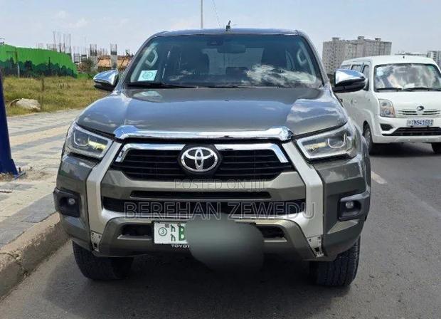 Toyota Hilux 2021 Green