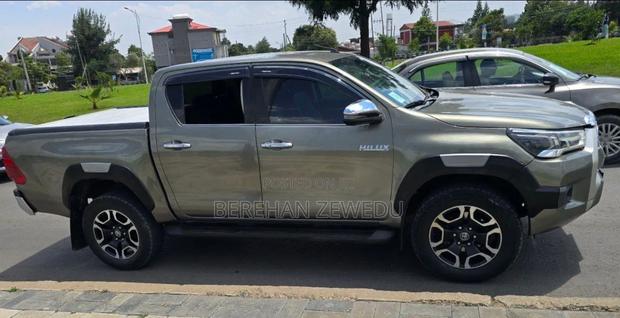 Toyota Hilux 2021 Green
