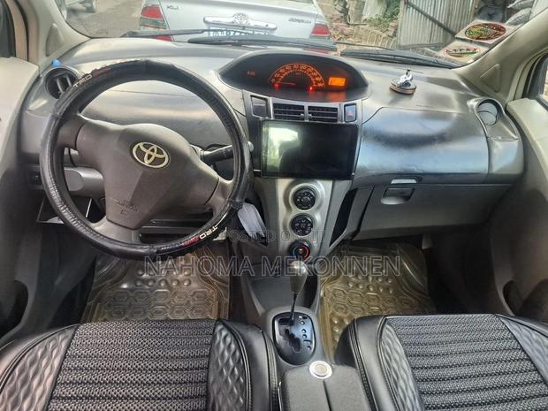 Toyota Yaris 2009 Silver