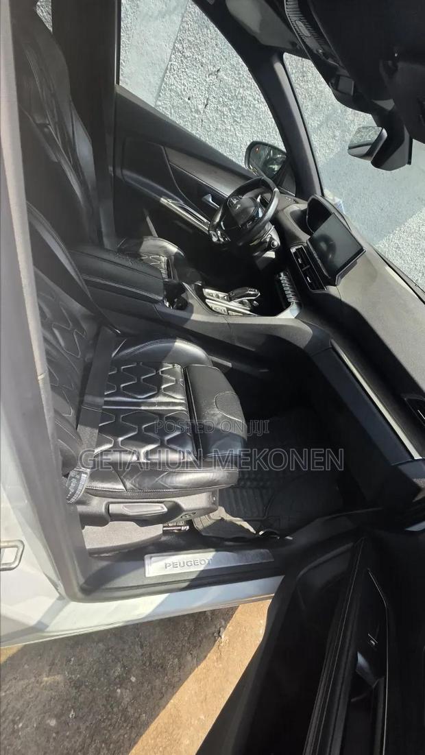 Peugeot 5008 2022 White
