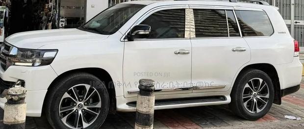 Toyota Land Cruiser 2020 Off white